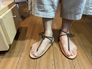 生徒作品完成 ヌメ革使い ワラーチサンダル
