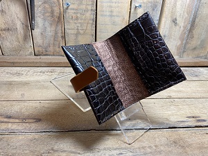 生徒作品完成 クロコ型押し カードケース