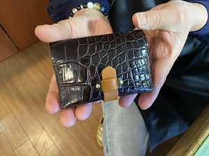 生徒作品完成 クロコ型押し カードケース