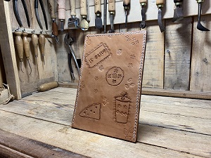 生徒作品2022 店舗装飾プレート カービング ハンドステッチ